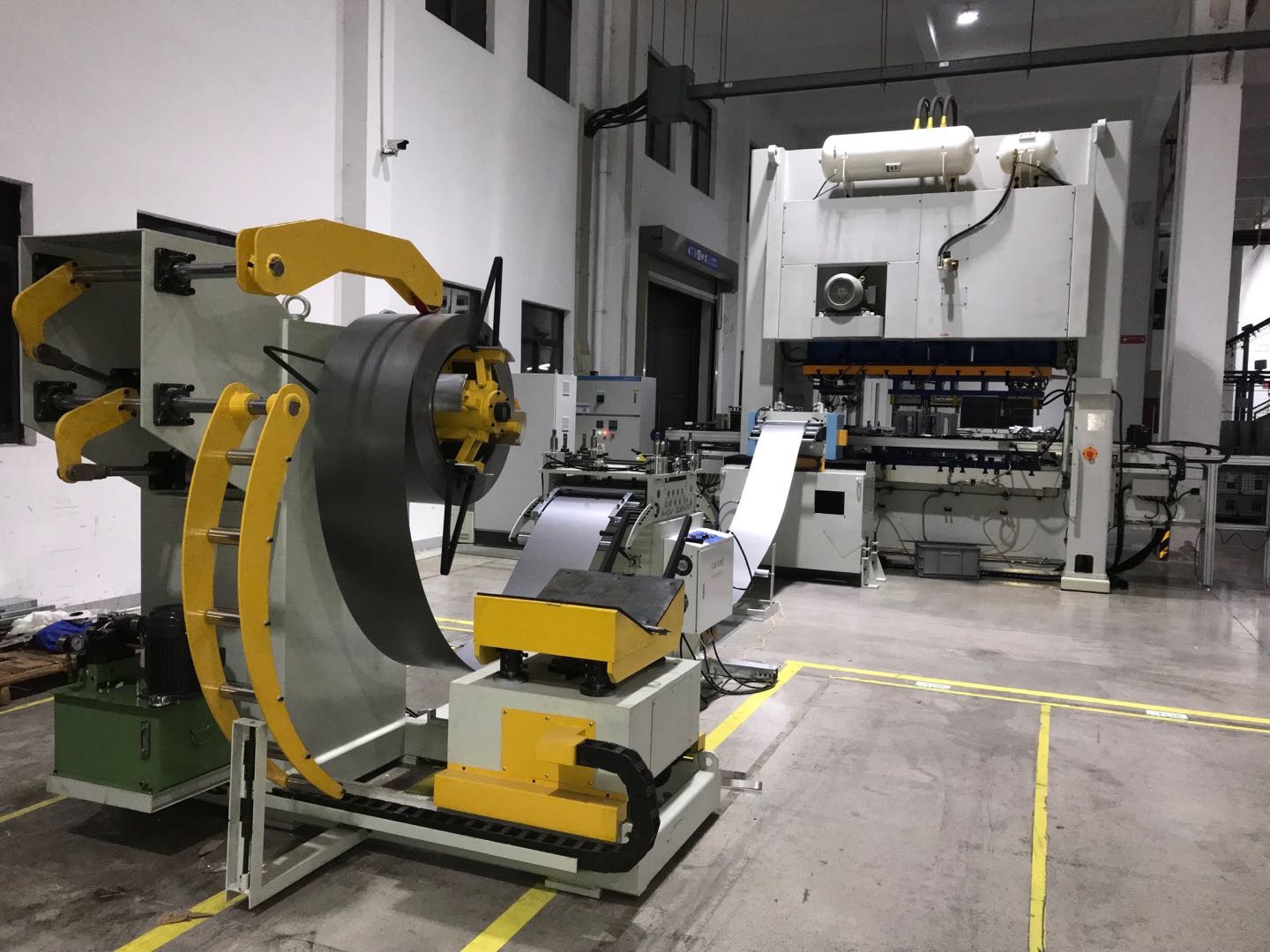 怎樣建立起以三次元機(jī)械手為核心的自動化沖壓生產(chǎn)線？