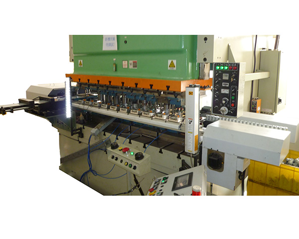 沖床機(jī)械手代替人工優(yōu)缺點(diǎn)